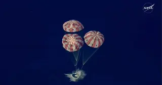 মহাকাশ থেকে ফেরার সময় নভোচারীরা কেন সাগরে পড়েন?